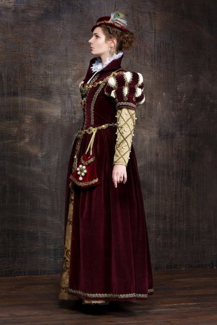 Elizabethan gown side
